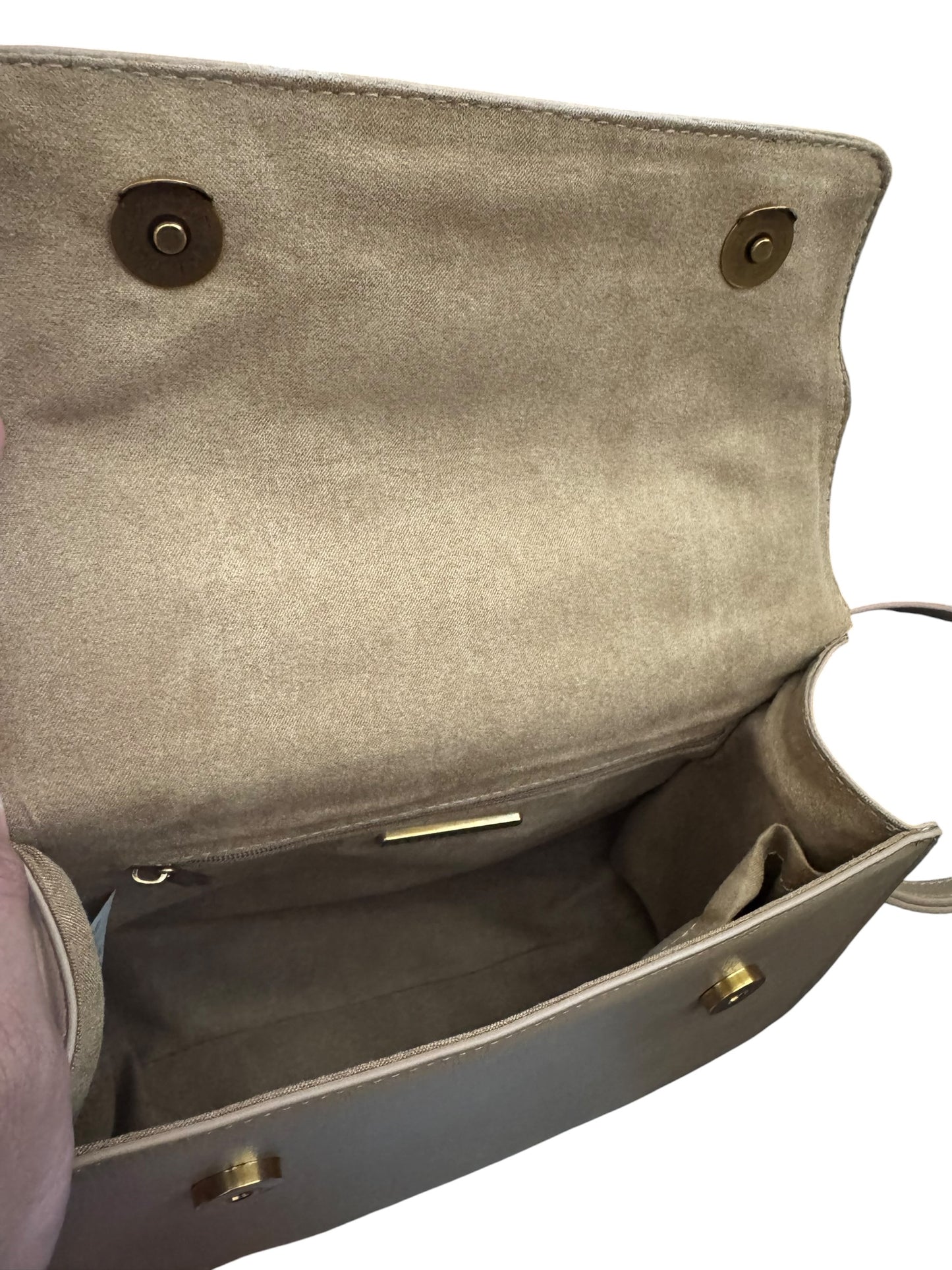 Bolso Satchel Steve Madden Bleo Lock Latte con Candado Decorativo