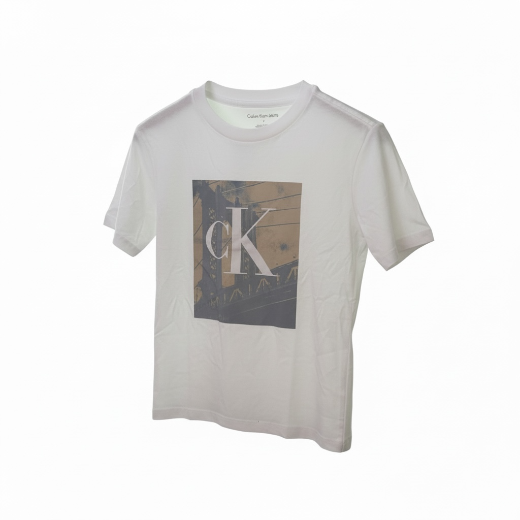 Camiseta Calvin Klein Niño Blanca con Logo CK Estampado – Estilo Casual Moderno