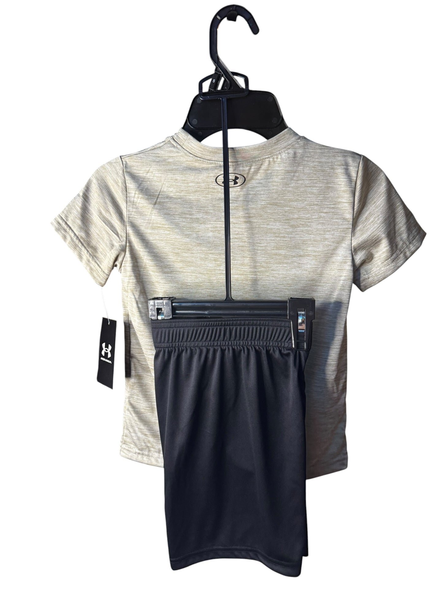 Conjunto Under Armour Niño 2 Piezas Talla 5 – Camiseta Khaki y Short Deportivo