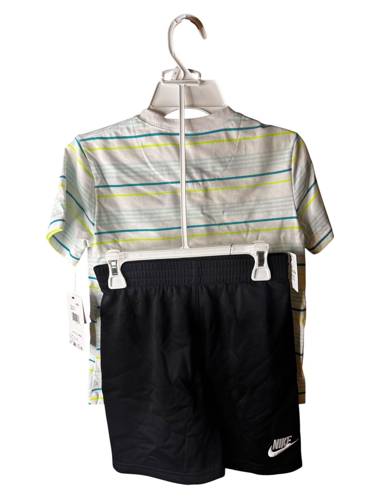 Conjunto Nike Niño 2 Piezas Talla 6-7 Años – Camiseta Blanca con Rayas y Short Negro