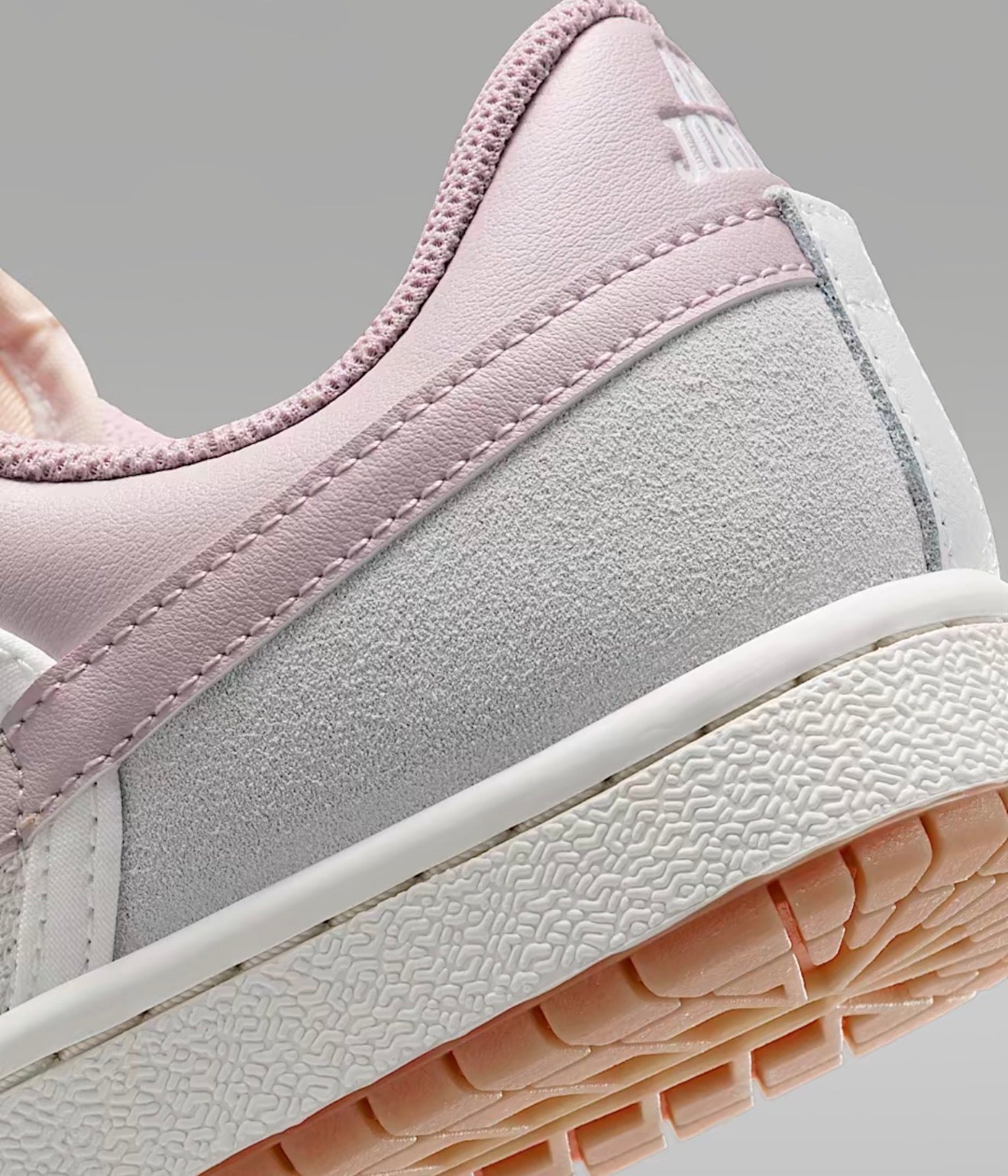 Tenis Air Jordan Skyline Low para Mujer – Blanco/Rosa
