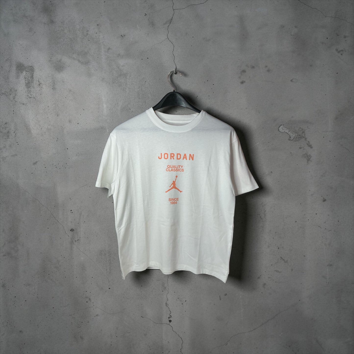 Camiseta Jordan para Mujer Blanca con Logo Jumpman Coral