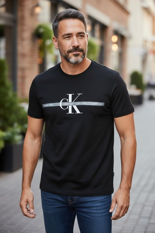 Camiseta Calvin Klein Jeans Negra con Logo Monogram Blanco