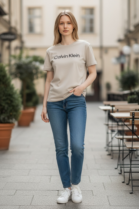 Camiseta Calvin Klein Performance Mujer Beige con Logo Frontal