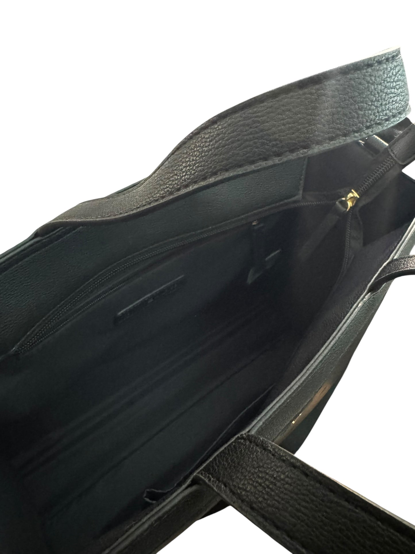 Bolso Tote Tommy Hilfiger Negro con Monograma Grabado y Logo Dorado