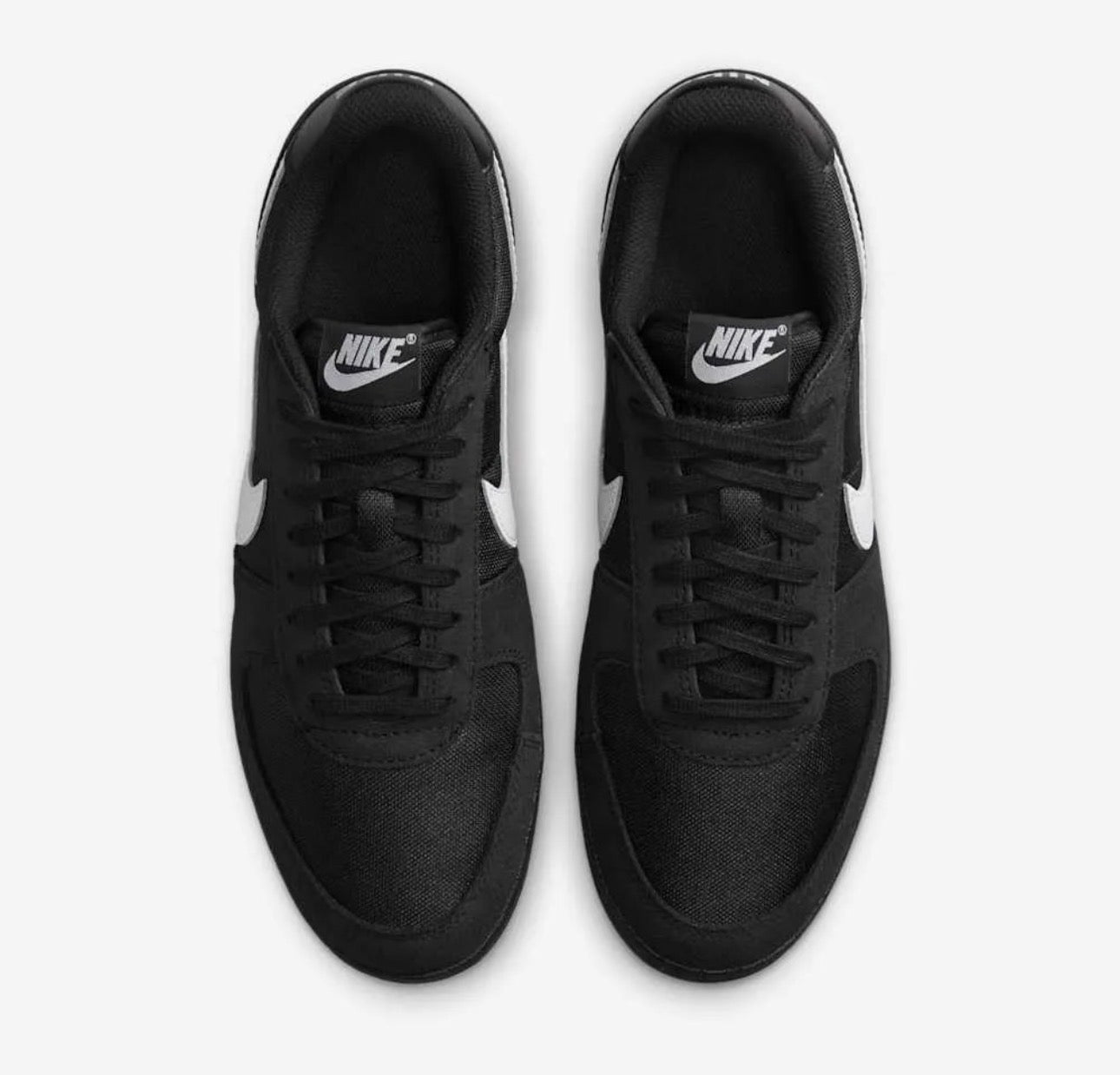 Tenis Nike Hombre Negros con Swoosh Blanco – Estilo Clásico y Urbano