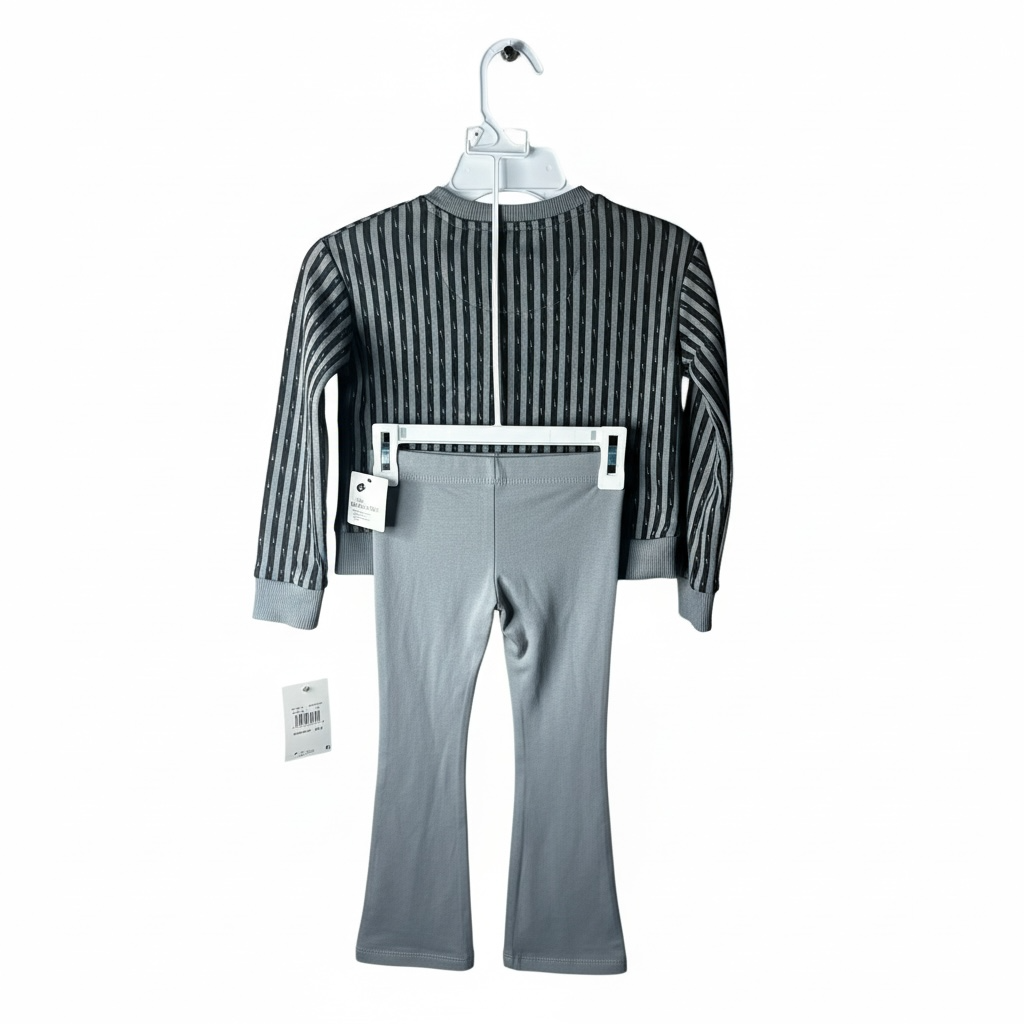 Conjunto Nike Niña 2 Piezas Talla 4-5 Años – Buzo Crop y Leggings Grises
