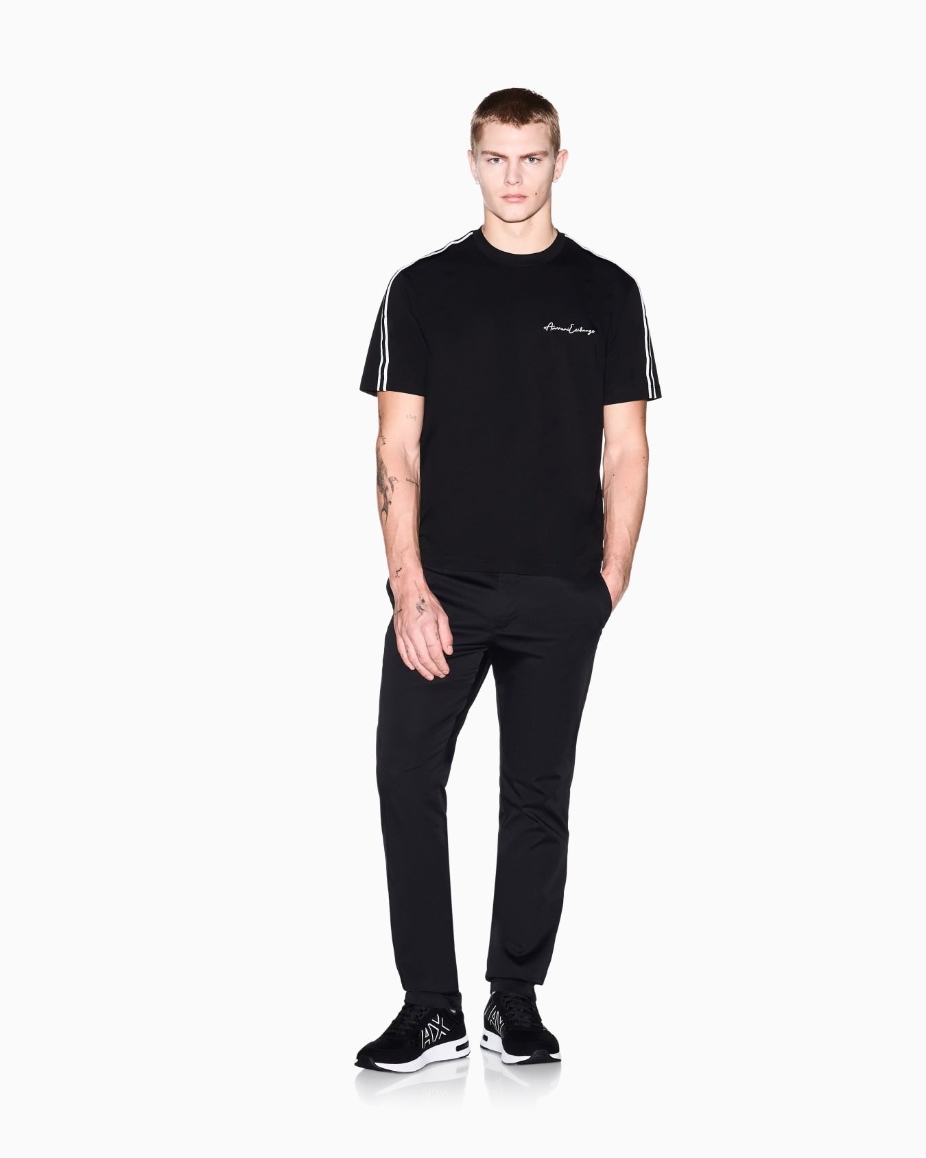 Camiseta Armani Exchange Hombre Negra de Algodón Mercerizado con Logo Bordado | Original