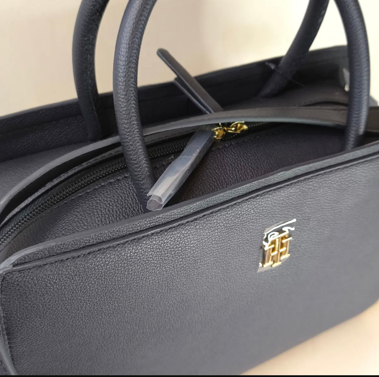 Bolso Satchel Tommy Hilfiger Azul Marino con Correa Ajustable