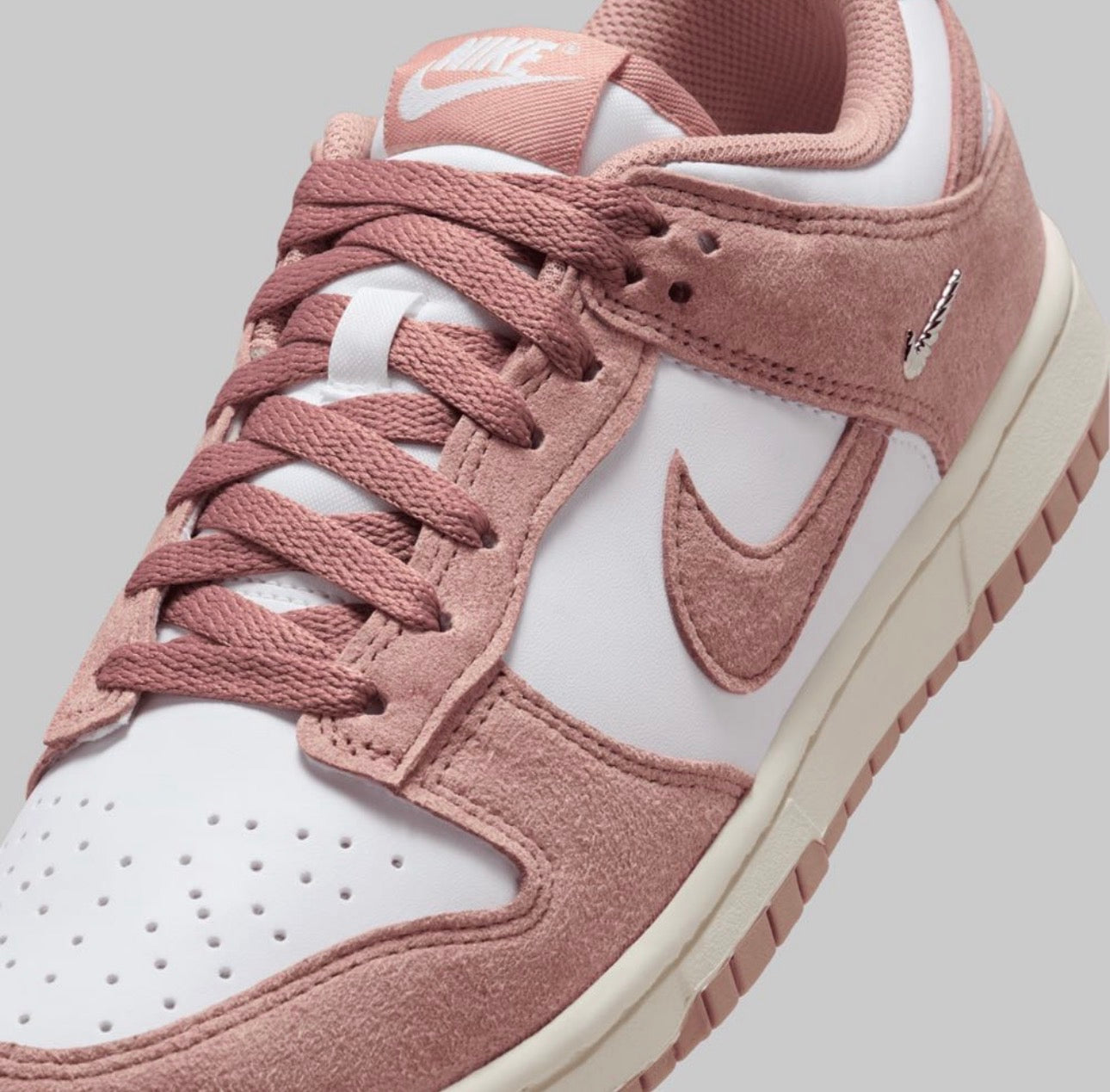 Tenis Nike Dunk Low Mujer Rosados y Blancos – Estilo Urbano y Casual