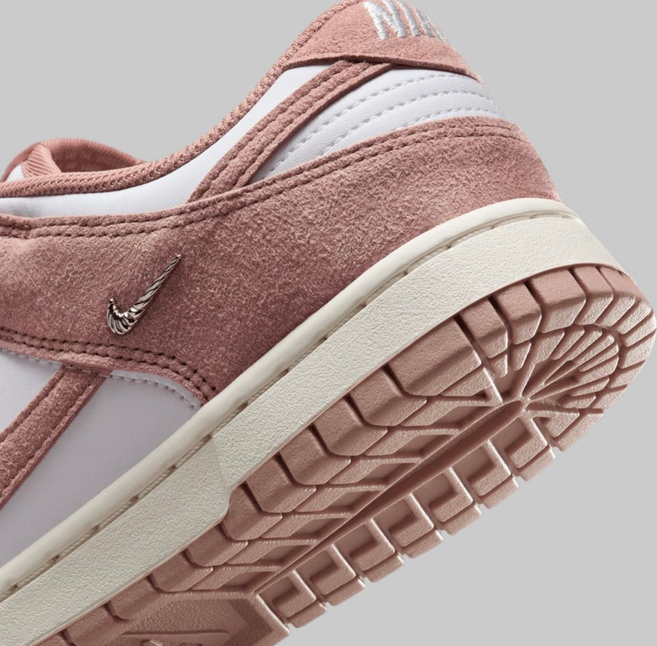 Tenis Nike Dunk Low Mujer Rosados y Blancos – Estilo Urbano y Casual