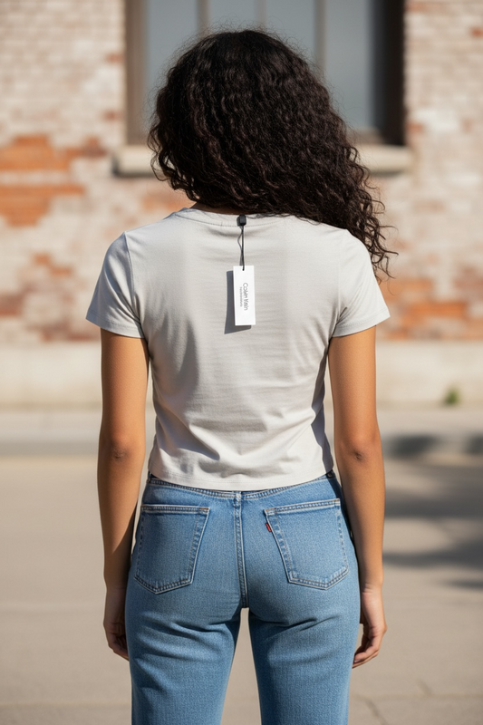 Camiseta Calvin Klein Performance Beige para Mujer con Logo Frontal
