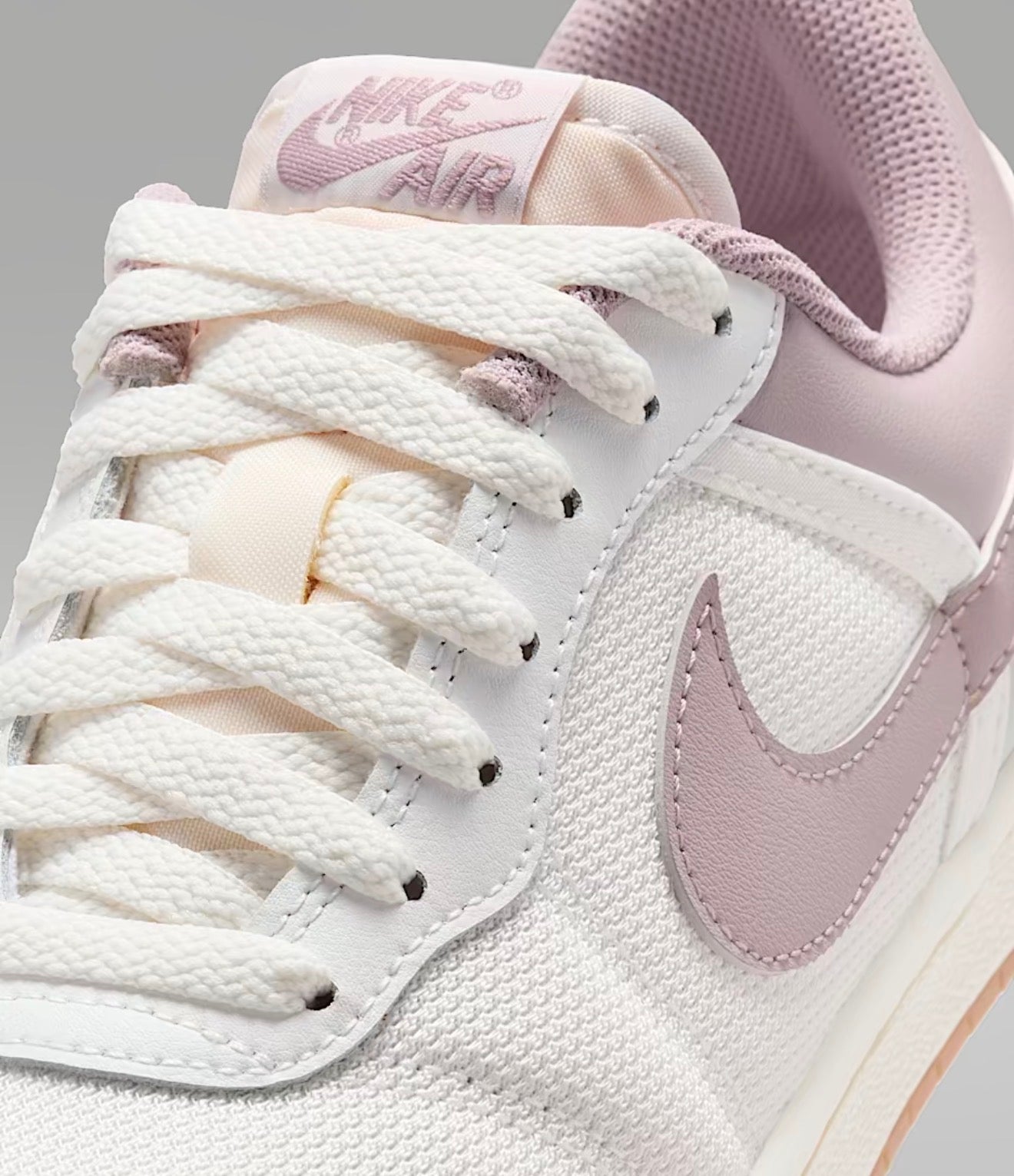 Tenis Air Jordan Skyline Low para Mujer – Blanco/Rosa