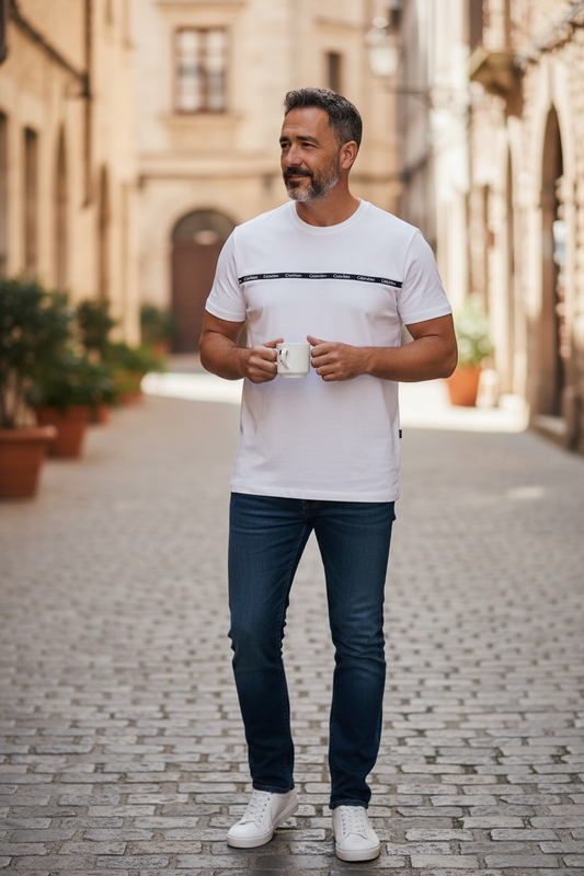 Camiseta Calvin Klein para Hombre Blanca con Banda de Logo en el Pecho