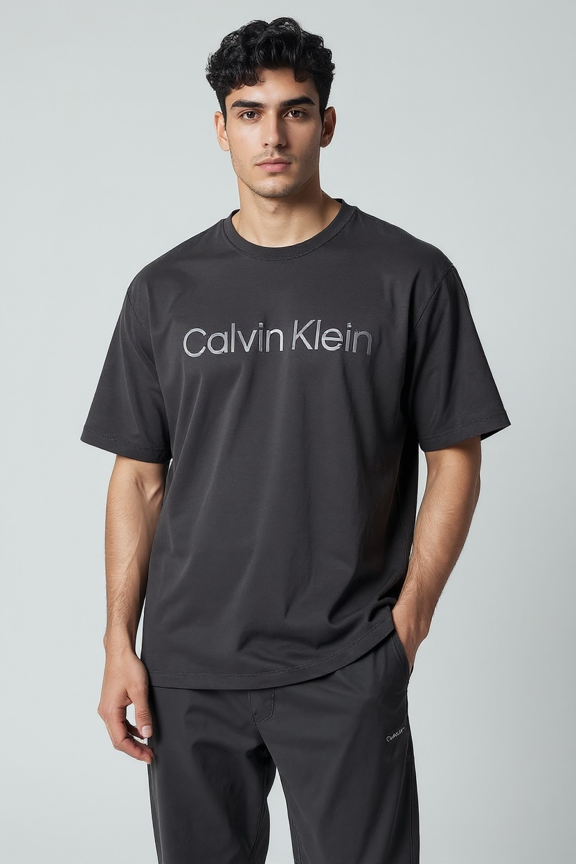 Camiseta Calvin Klein para Hombre con Logo Frontal – Negra y Verde Oliva