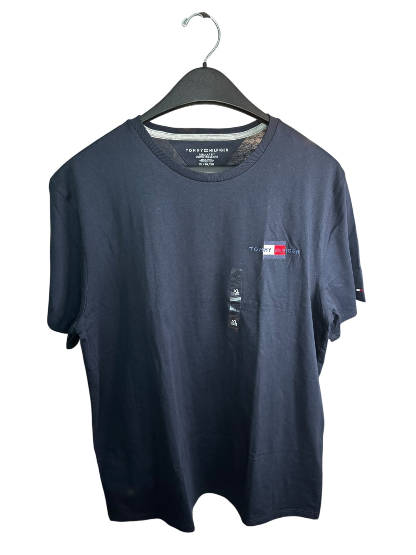 Camiseta Tommy Hilfiger Hombre Azul Marino con Logo Bordado – Estilo Clásico