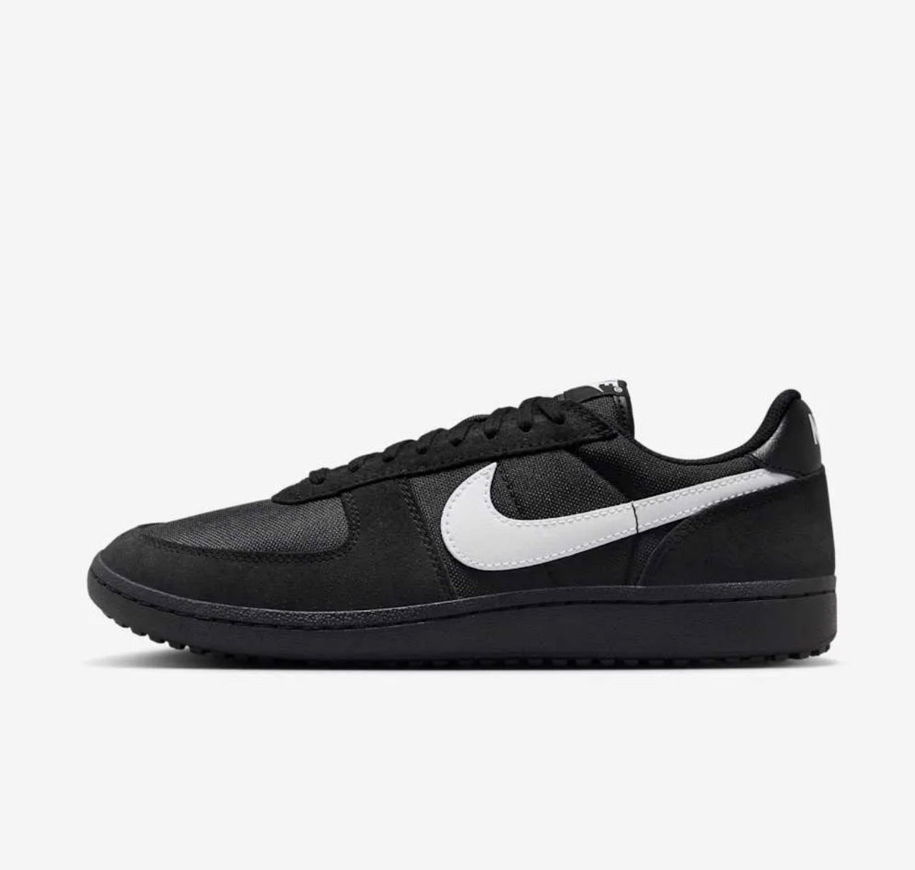 Tenis Nike Hombre Negros con Swoosh Blanco – Estilo Clásico y Urbano