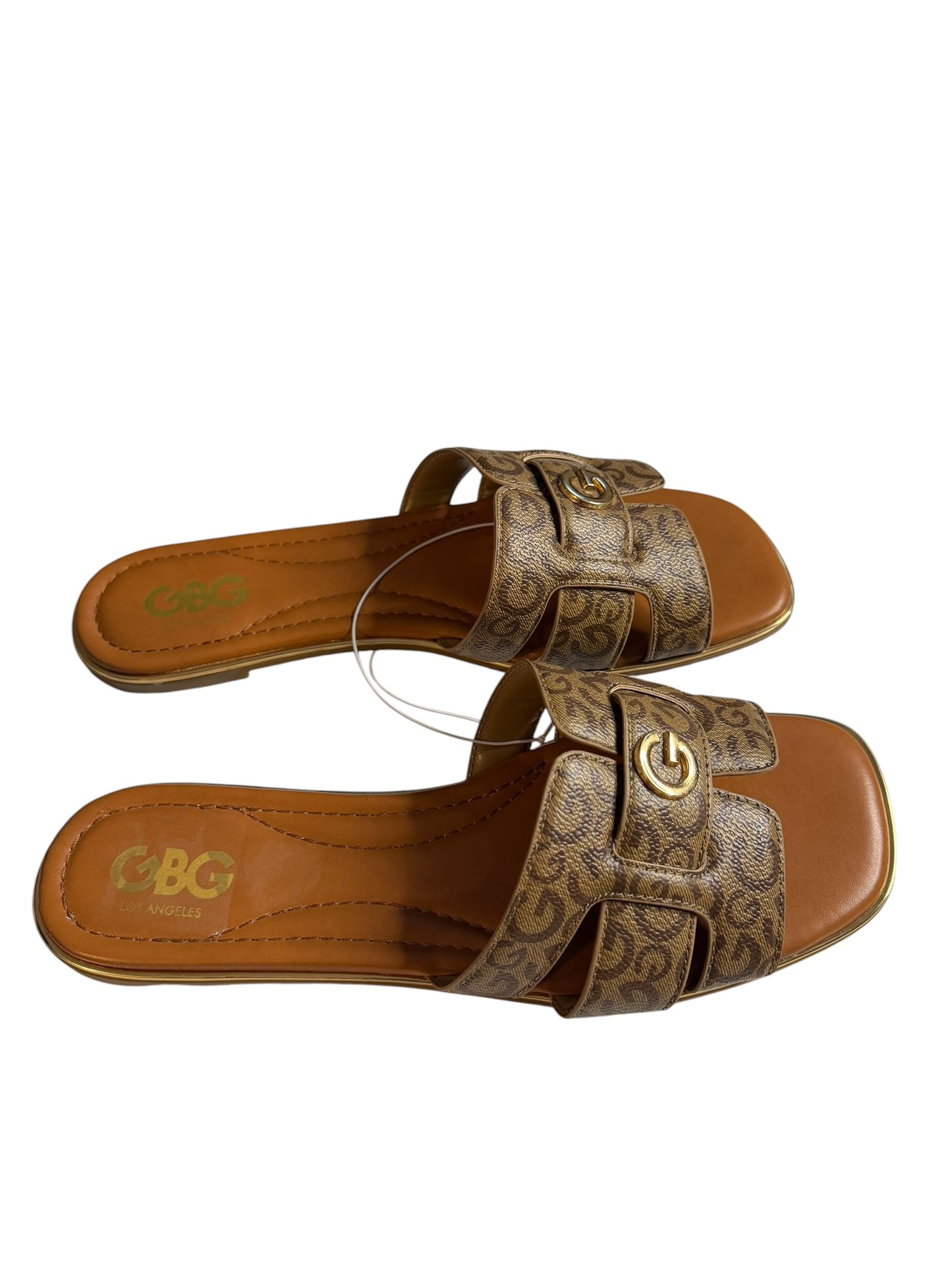 Sandalias CBG Los Angeles Mujer Café con Monograma y Hebilla Dorada