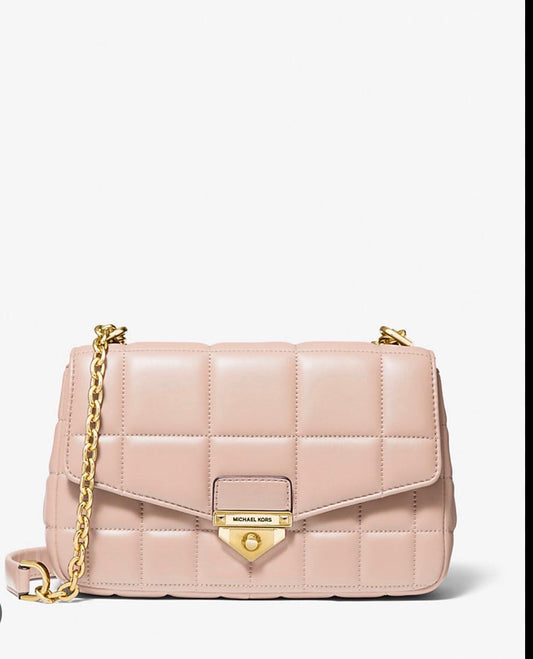 Bolso Michael Kors Soho de Piel Acolchada Rosa con Cadena Dorada