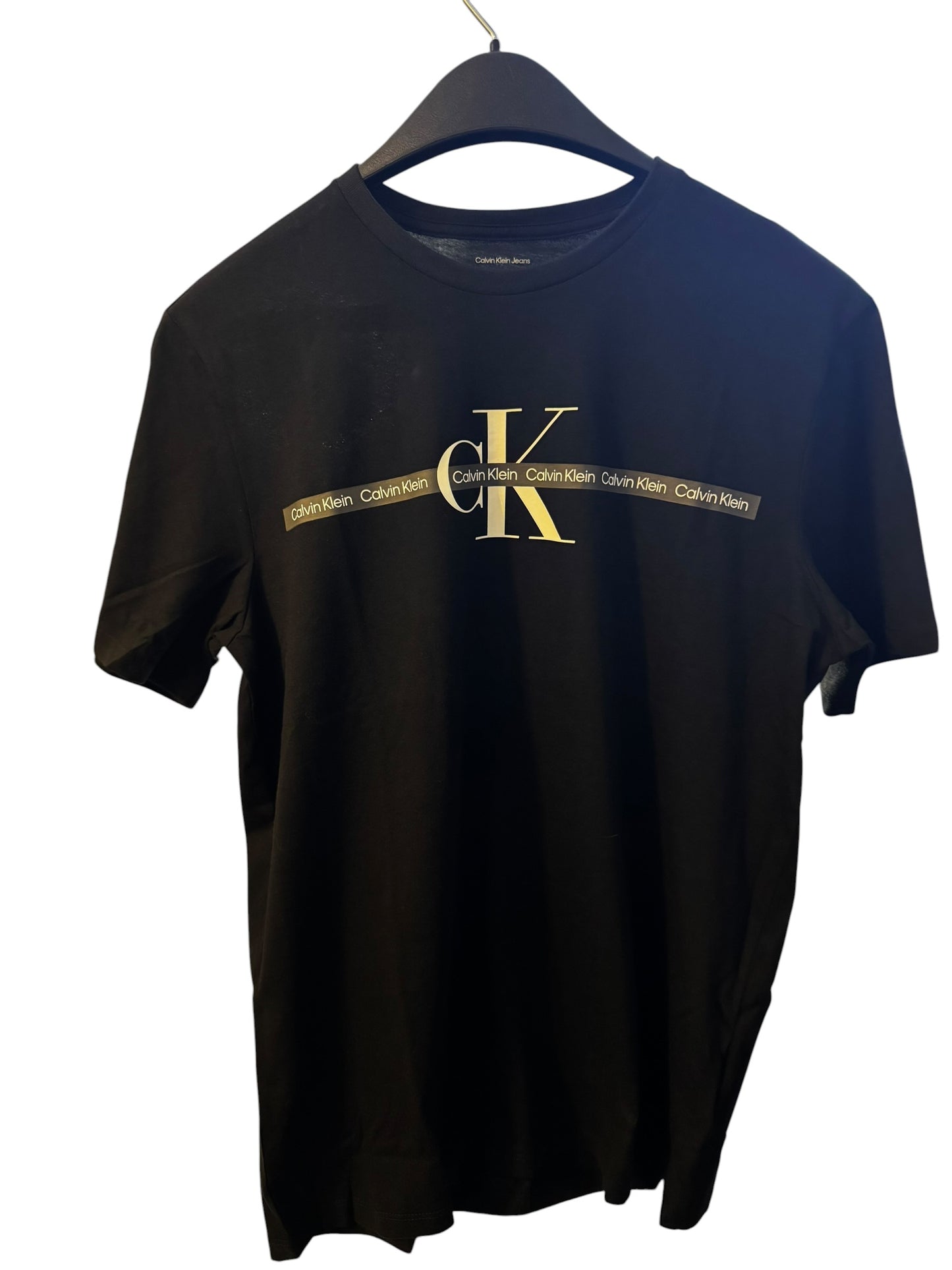 Camiseta Calvin Klein Jeans Negra con Logo Monogram Blanco