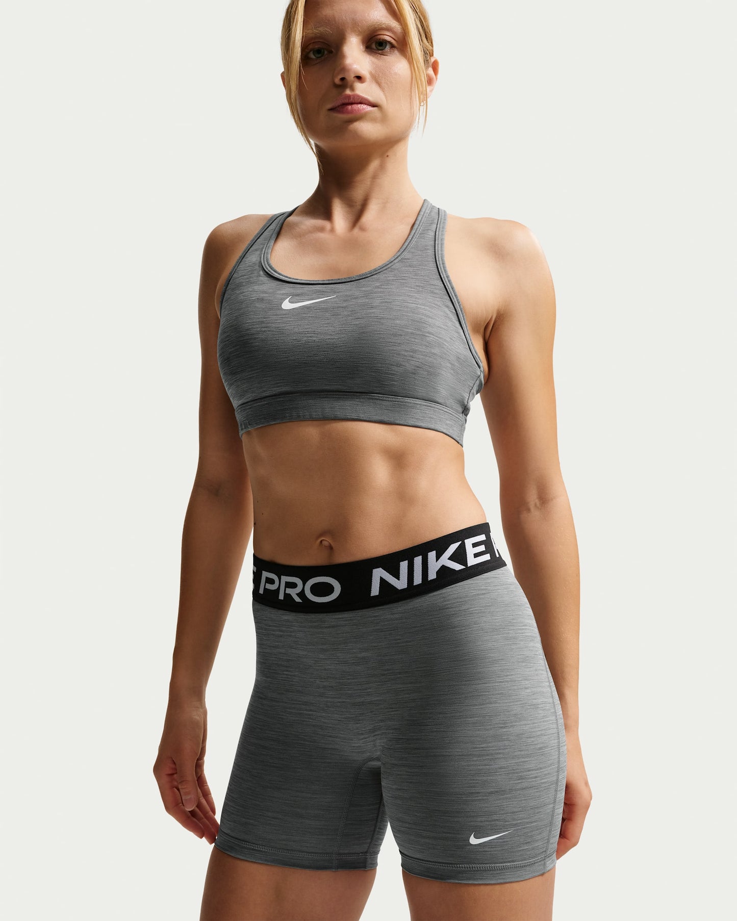 Short Nike Pro Mujer Gris – Licra Deportiva Original con Tecnología Dri-FIT