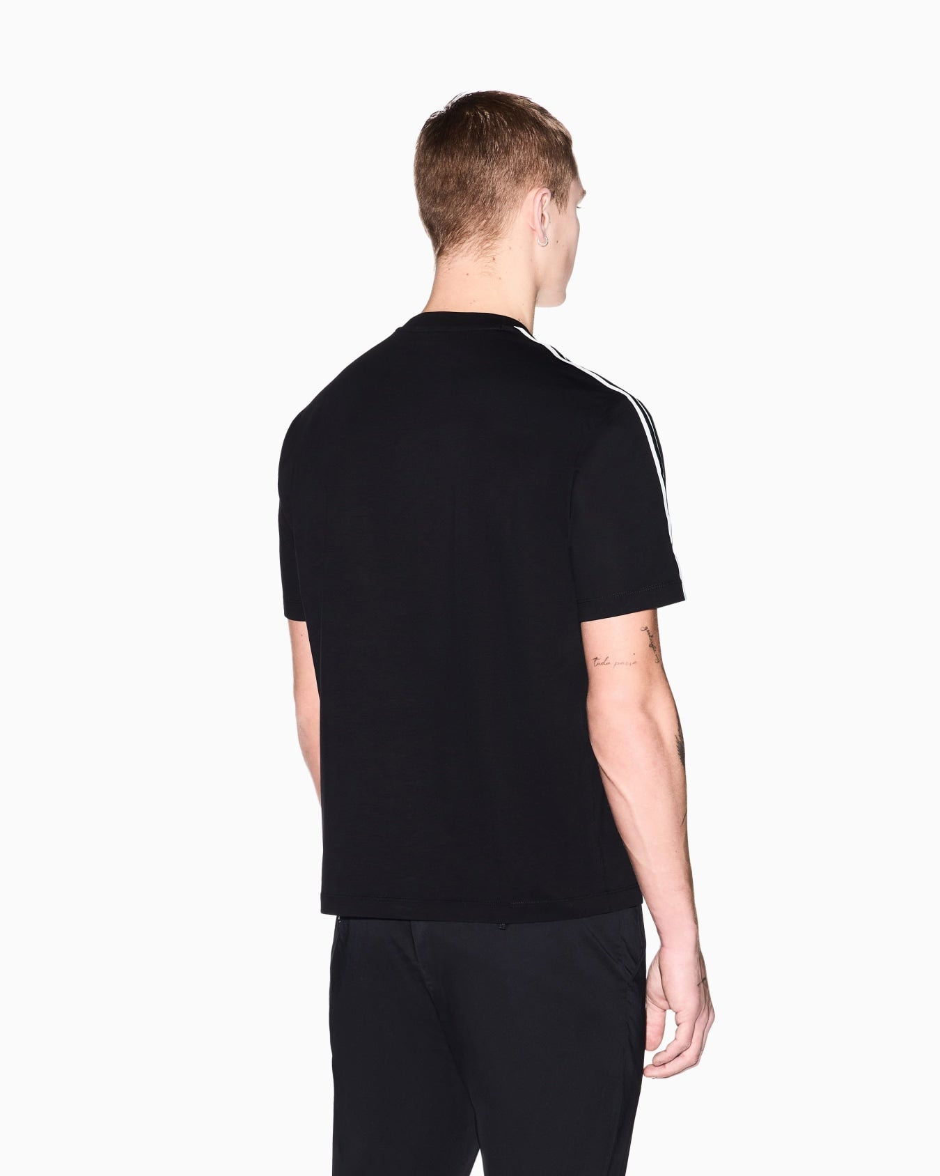 Camiseta Armani Exchange Hombre Negra de Algodón Mercerizado con Logo Bordado | Original