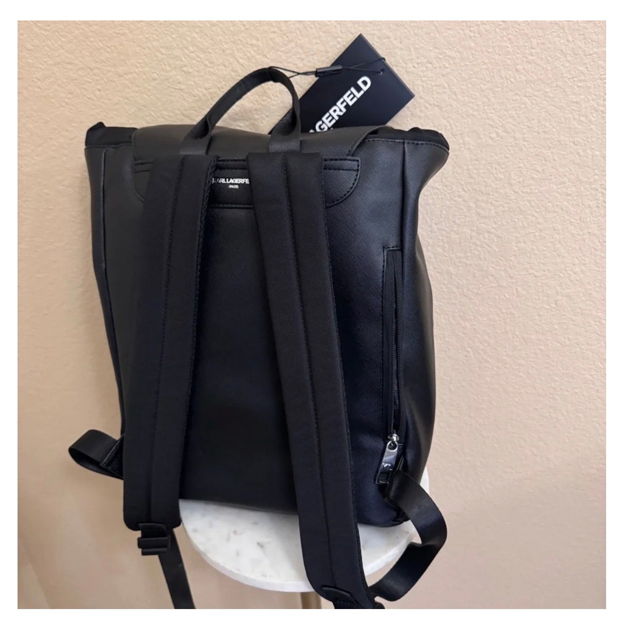 Morral Karl Lagerfeld Paris Negro con Bolsillo Frontal y Cierre de Cordón
