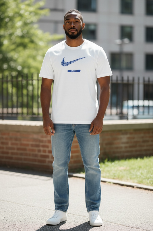 Camiseta Nike Hombre Blanca con Logo Swoosh Azul