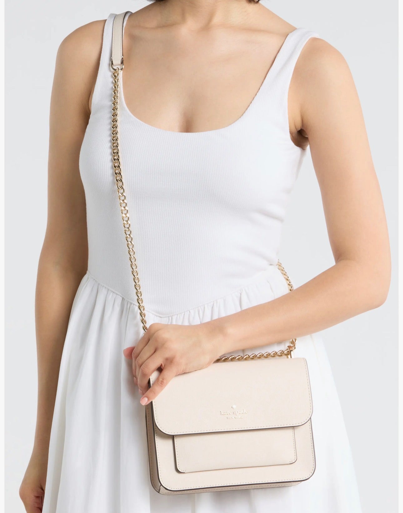 Bolso Crossbody Kate Spade New York Remi Flap Crema con Cadena Dorada