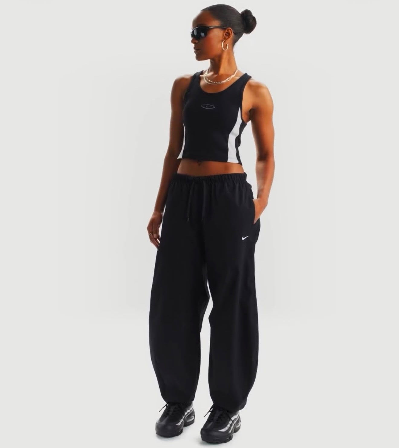 Top Corto Nike Sportswear Mujer Negro/Blanco Original | Tank Top Ajustado