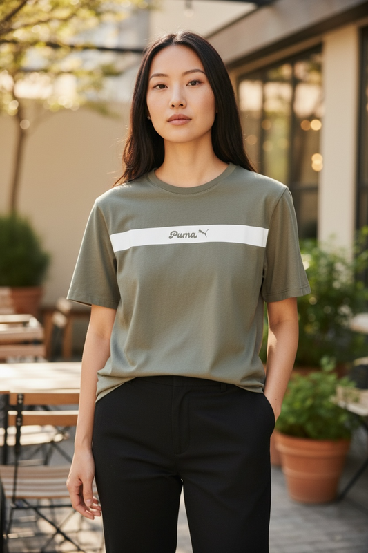 Camiseta Puma para Mujer con Logo y Franja Frontal – Estilo Deportivo Casual