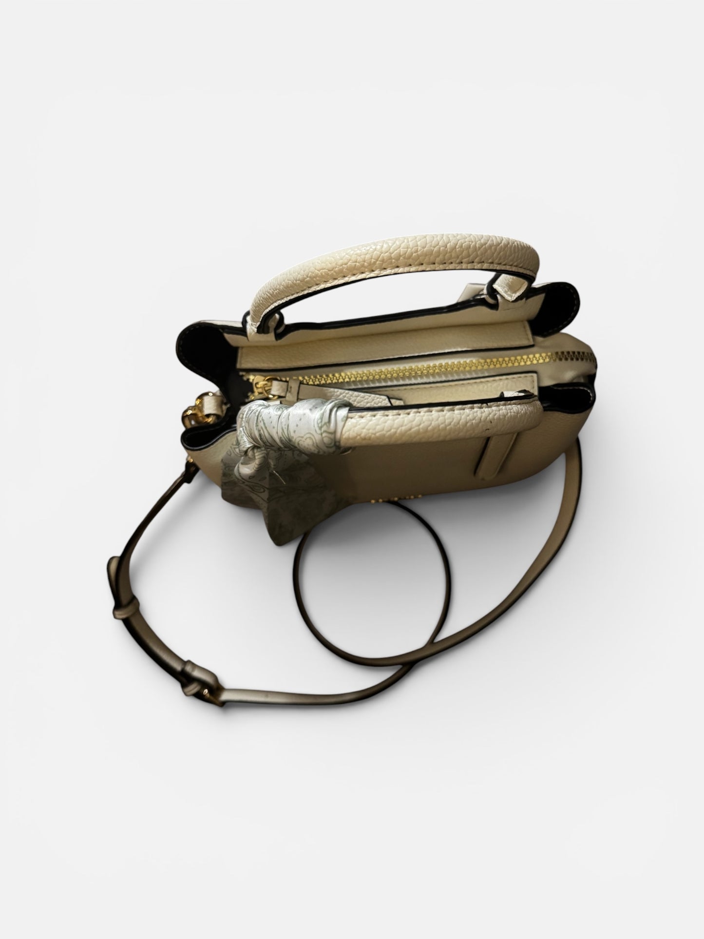Bolso Calvin Klein Blanco Elegante con Pañoleta y Correa Ajustable