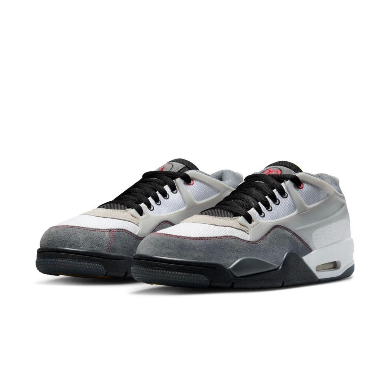 Tenis Nike Air Jordan Hombre Blanco y Gris con Detalles Negros – Estilo Urbano Deportivo