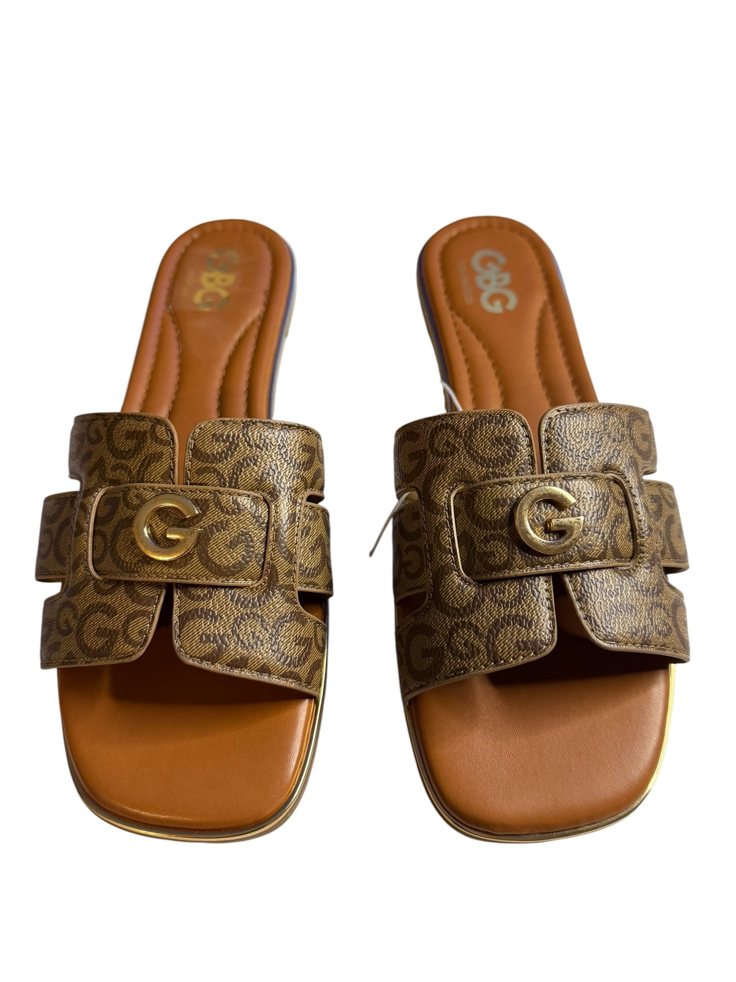 Sandalias CBG Los Angeles Mujer Café con Monograma y Hebilla Dorada