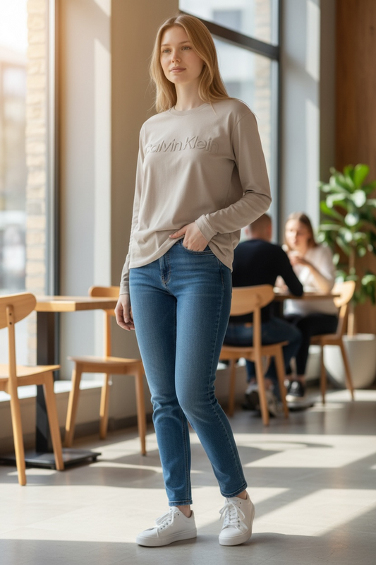 Camiseta Calvin Klein Performance Manga Larga Beige con Logo en Relieve para Mujer