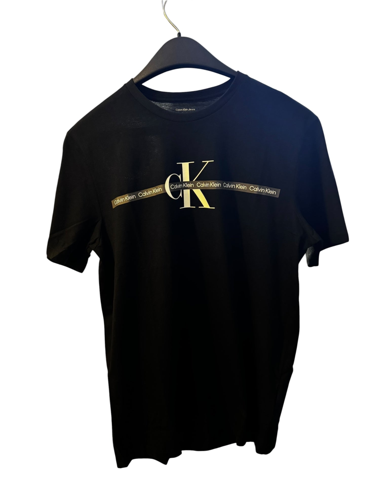 Camiseta Calvin Klein Jeans Negra con Logo Monogram Blanco