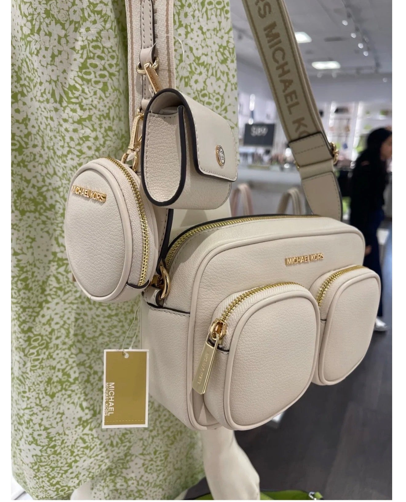Bolso Crossbody Michael Kors Jet Set de Cuero Color Crema con Accesorios 4 en 1 para Mujer