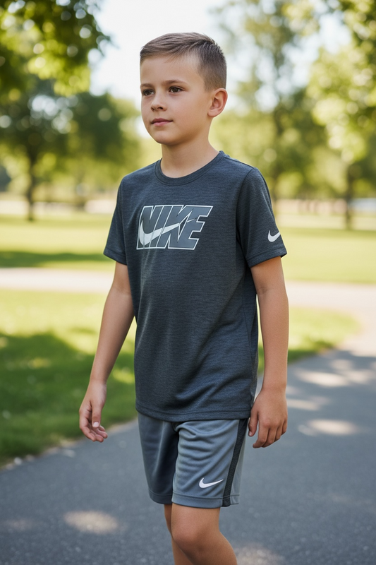 Conjunto Nike Niño 2 Piezas Talla 6 – Camiseta Gris y Short Deportivo