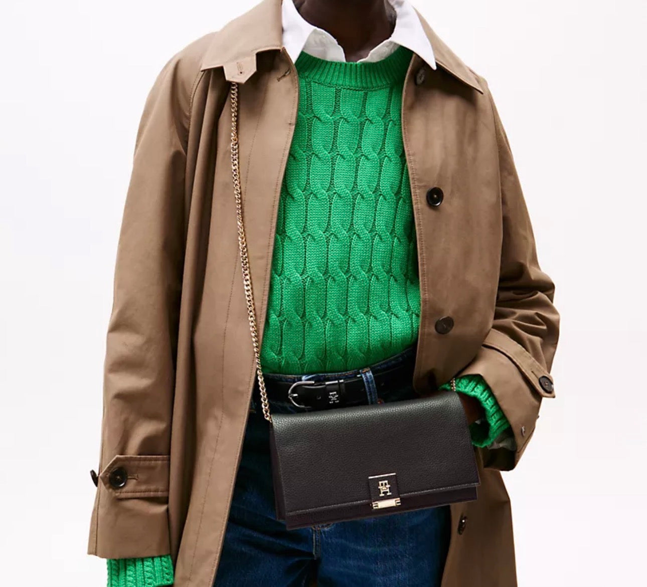 Bolso Crossbody Tommy Hilfiger Negro con Cadena y Cierre Monograma
