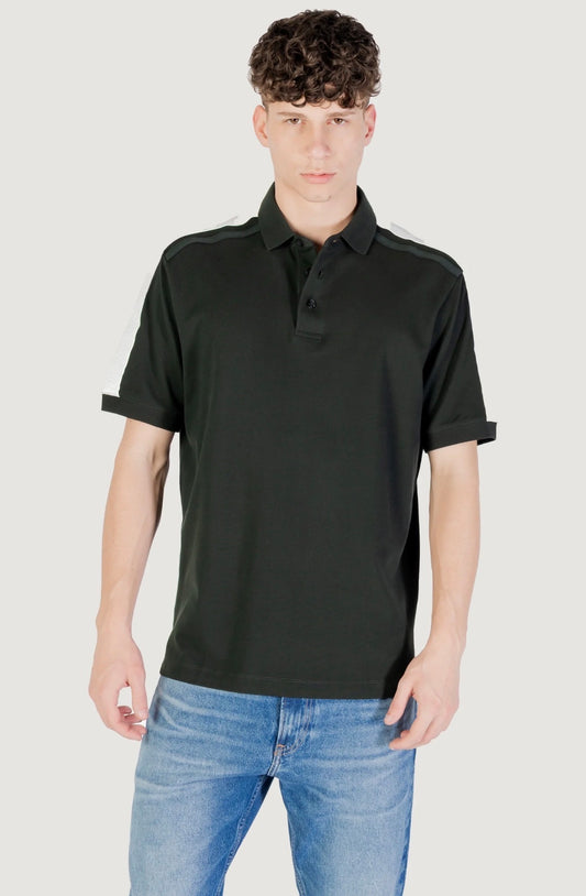 Polo Armani Exchange Verde Oscuro con Cinta de Logo en Hombros y Mangas