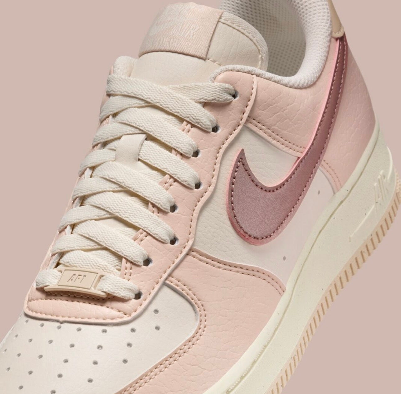 Tenis Nike Air Force 1 ’07 Next Nature para Mujer – Rosa Claro y Blanco