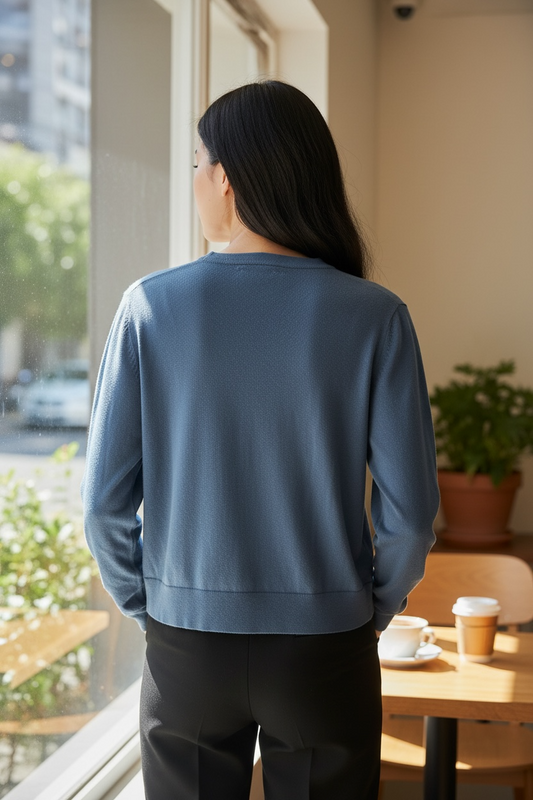 Suéter Calvin Klein Azul Claro con Logo CK Negro