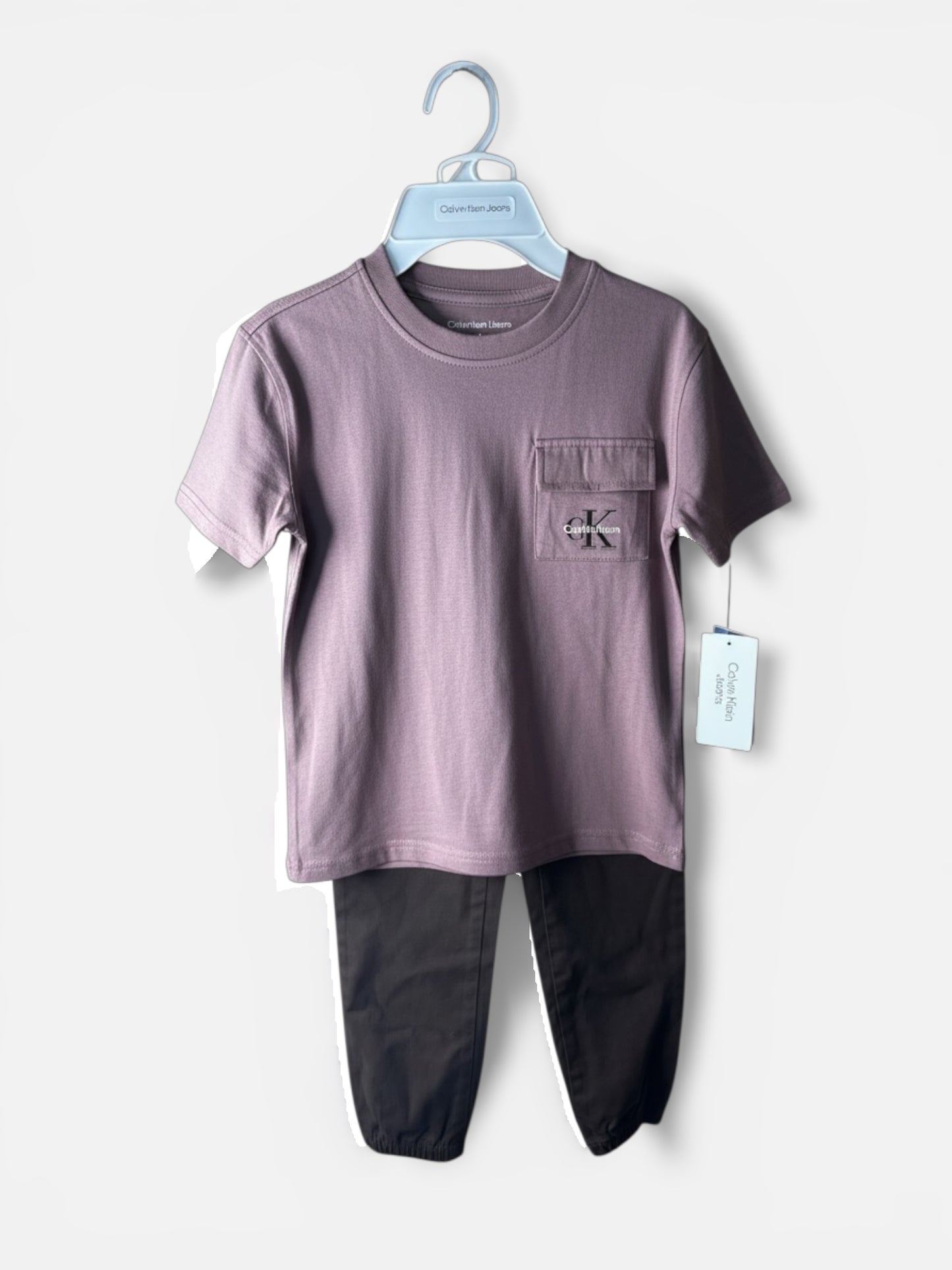 Conjunto Calvin Klein Niño 2 Piezas Talla 6 – Camiseta y Pantalón Casual